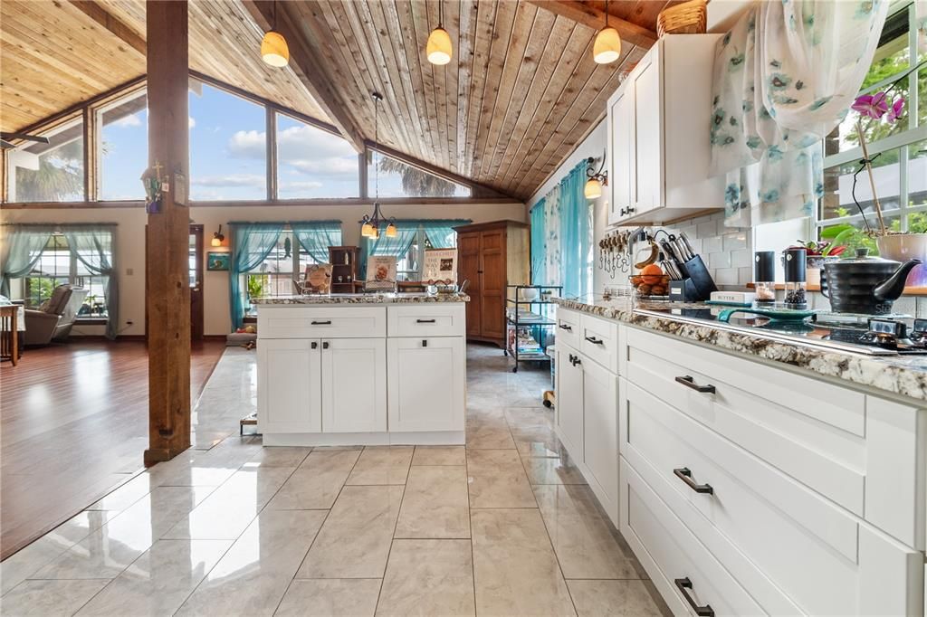 En Venta: $925,000 (5 camas, 3 baños, 3238 Pies cuadrados)