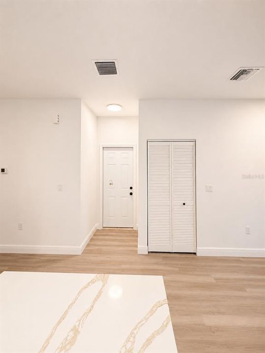 For Sale: $259,900 (3 beds, 2 baths, 1078 Square Feet)