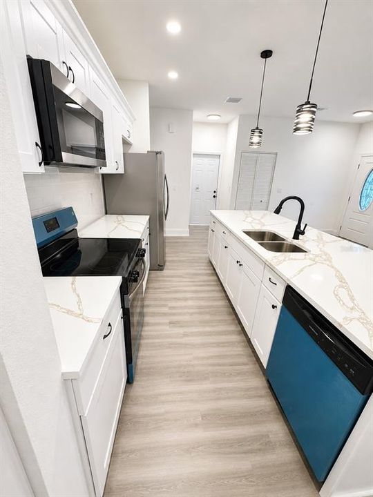 For Sale: $259,900 (3 beds, 2 baths, 1078 Square Feet)