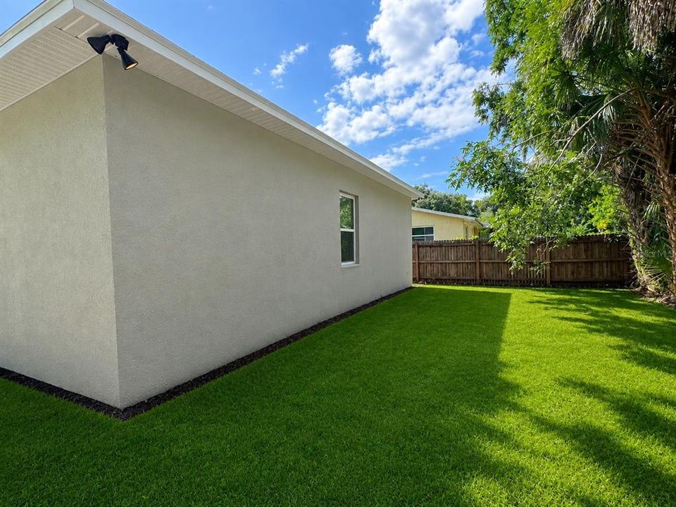 For Sale: $259,900 (3 beds, 2 baths, 1078 Square Feet)