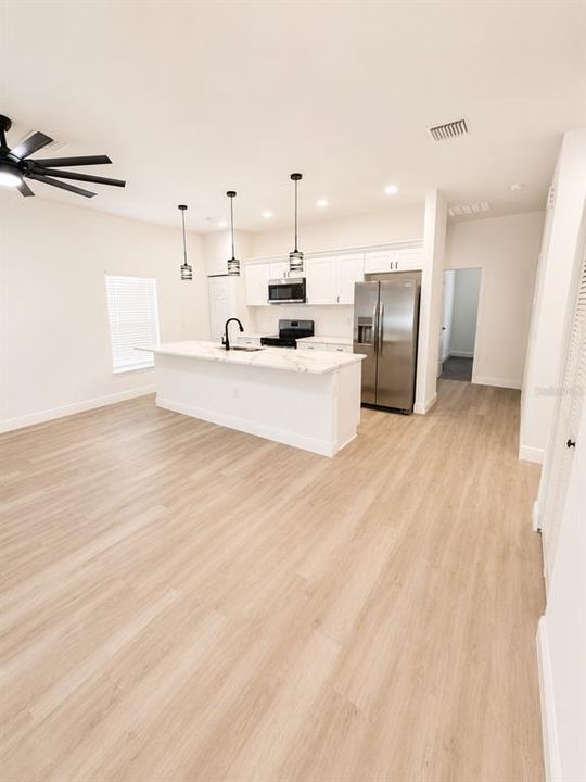 For Sale: $259,900 (3 beds, 2 baths, 1078 Square Feet)