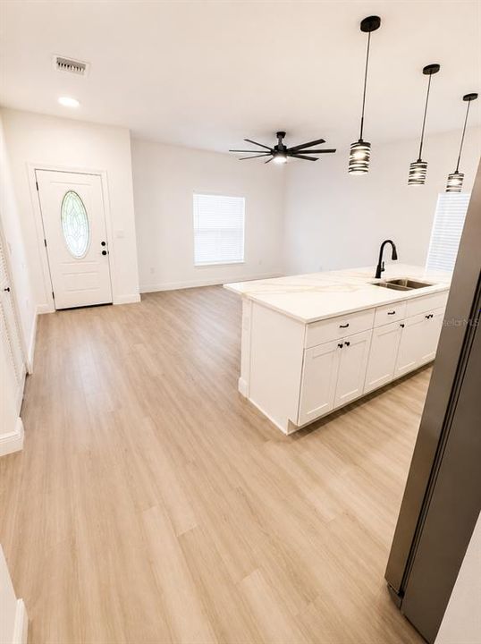For Sale: $259,900 (3 beds, 2 baths, 1078 Square Feet)