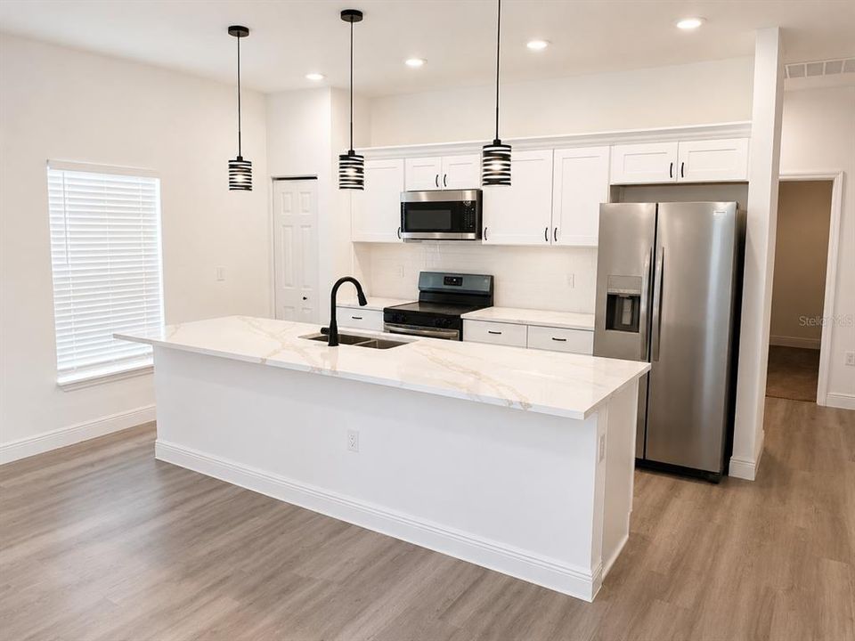 For Sale: $259,900 (3 beds, 2 baths, 1078 Square Feet)