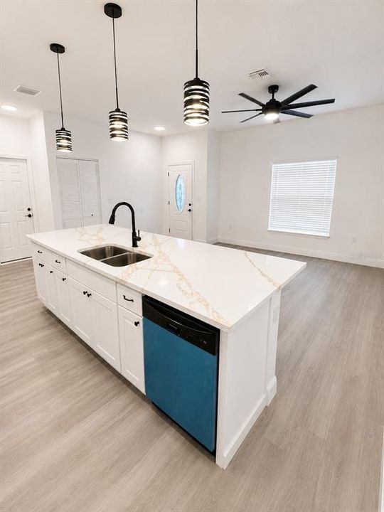 For Sale: $259,900 (3 beds, 2 baths, 1078 Square Feet)