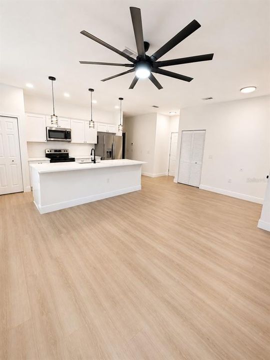 For Sale: $259,900 (3 beds, 2 baths, 1078 Square Feet)