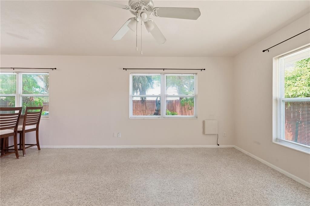 For Rent: $1,950 (1 beds, 1 baths, 696 Square Feet)
