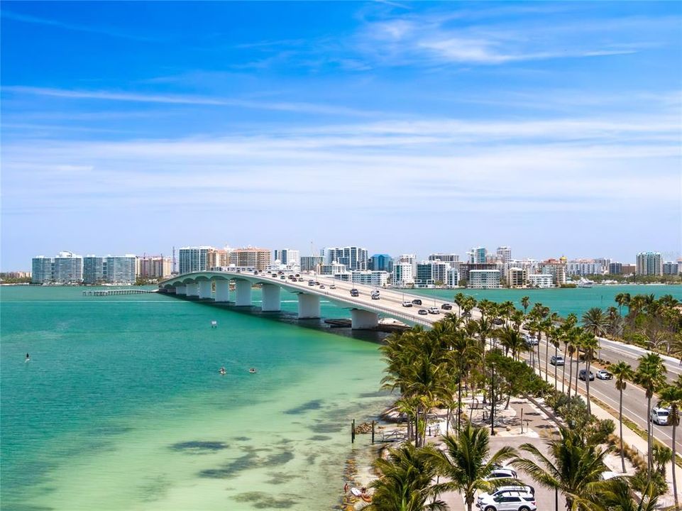 For Rent: $1,950 (1 beds, 1 baths, 696 Square Feet)