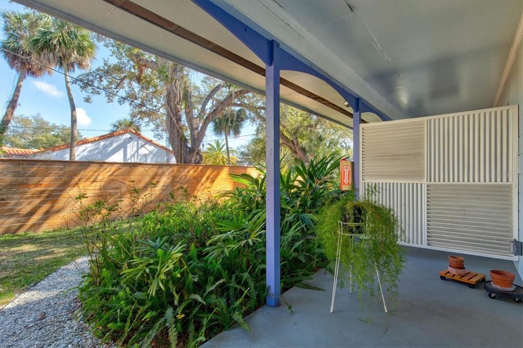 For Rent: $1,950 (1 beds, 1 baths, 696 Square Feet)