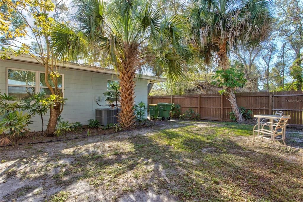 For Rent: $1,950 (1 beds, 1 baths, 696 Square Feet)