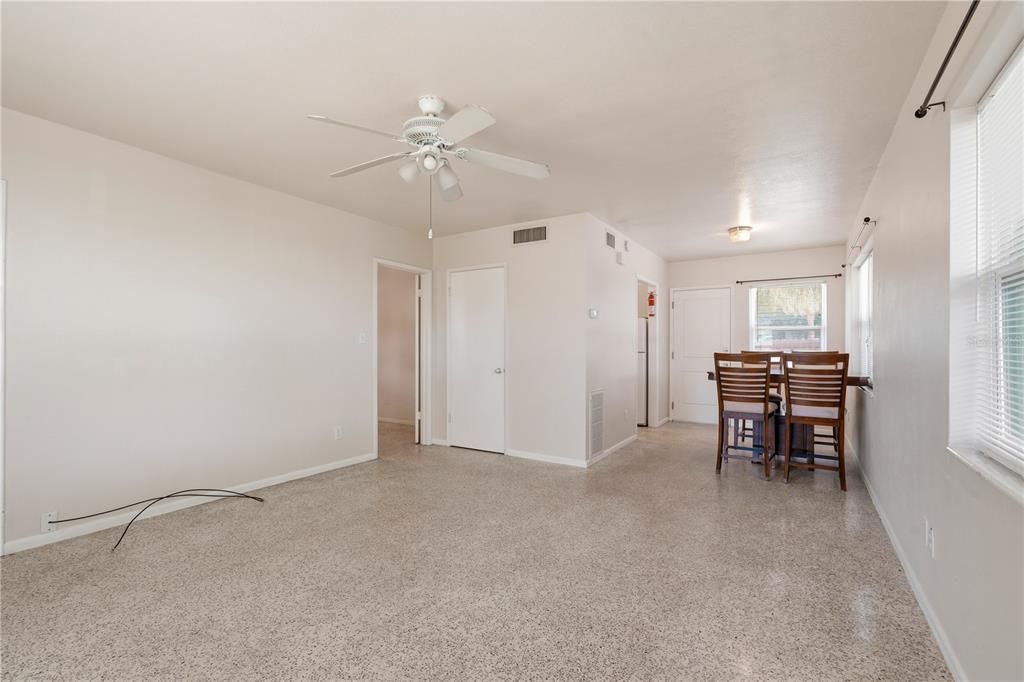 For Rent: $1,950 (1 beds, 1 baths, 696 Square Feet)