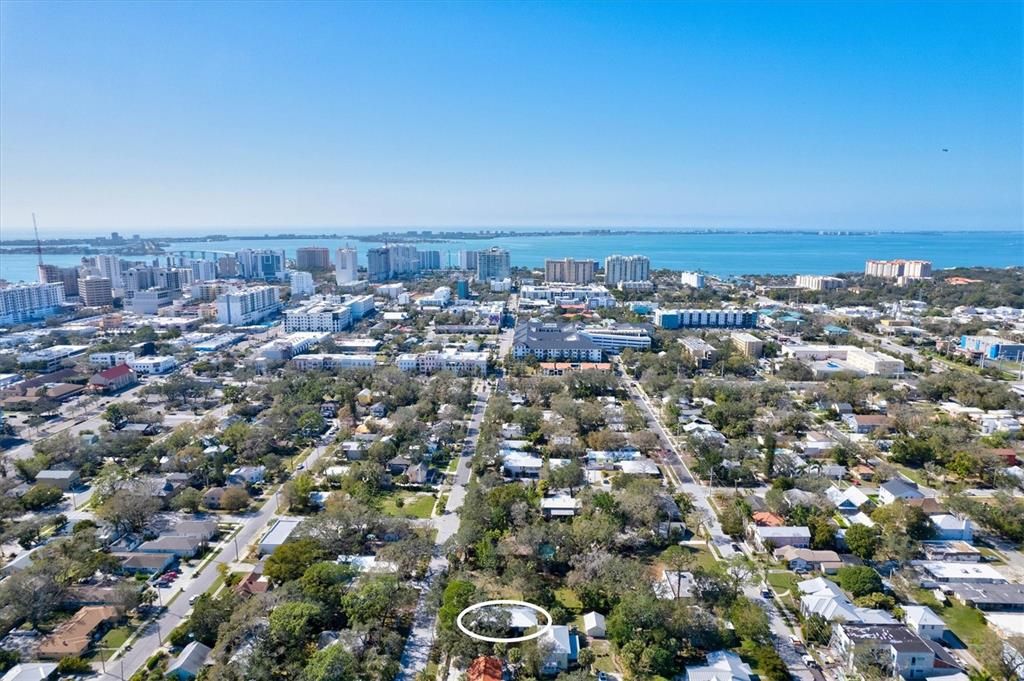 For Rent: $1,950 (1 beds, 1 baths, 696 Square Feet)