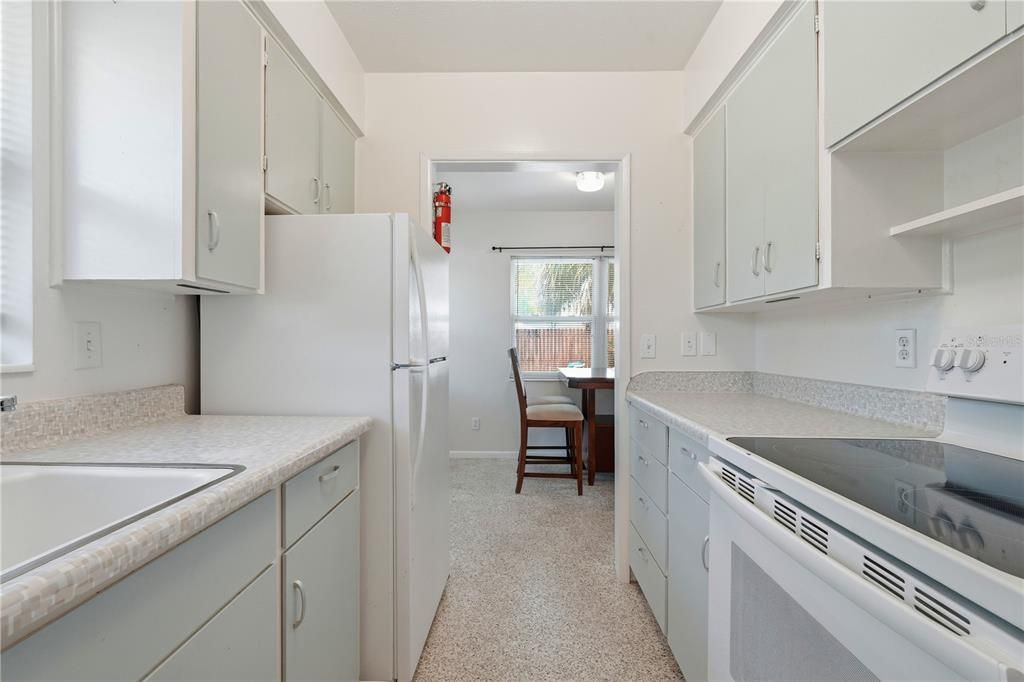 For Rent: $1,950 (1 beds, 1 baths, 696 Square Feet)
