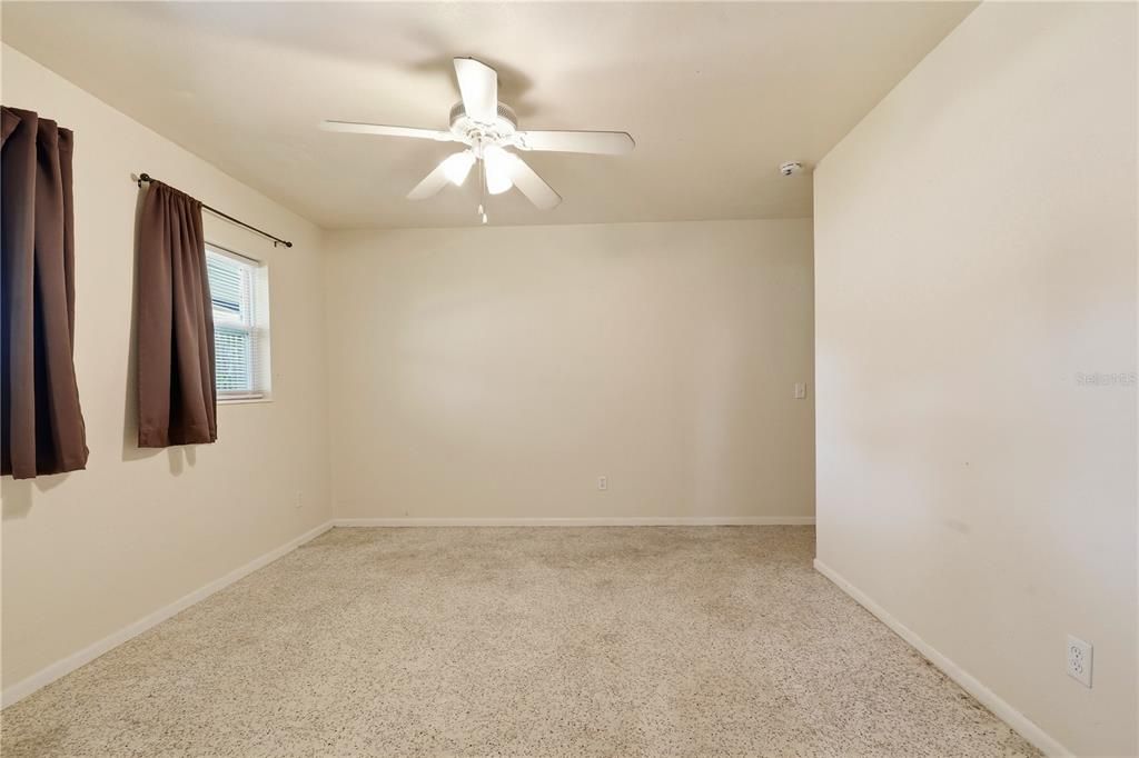 For Rent: $1,950 (1 beds, 1 baths, 696 Square Feet)