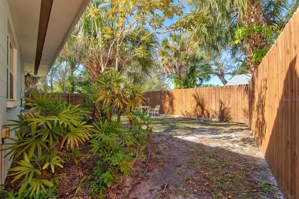 For Rent: $1,950 (1 beds, 1 baths, 696 Square Feet)