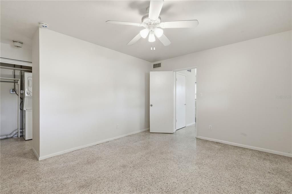 For Rent: $1,950 (1 beds, 1 baths, 696 Square Feet)