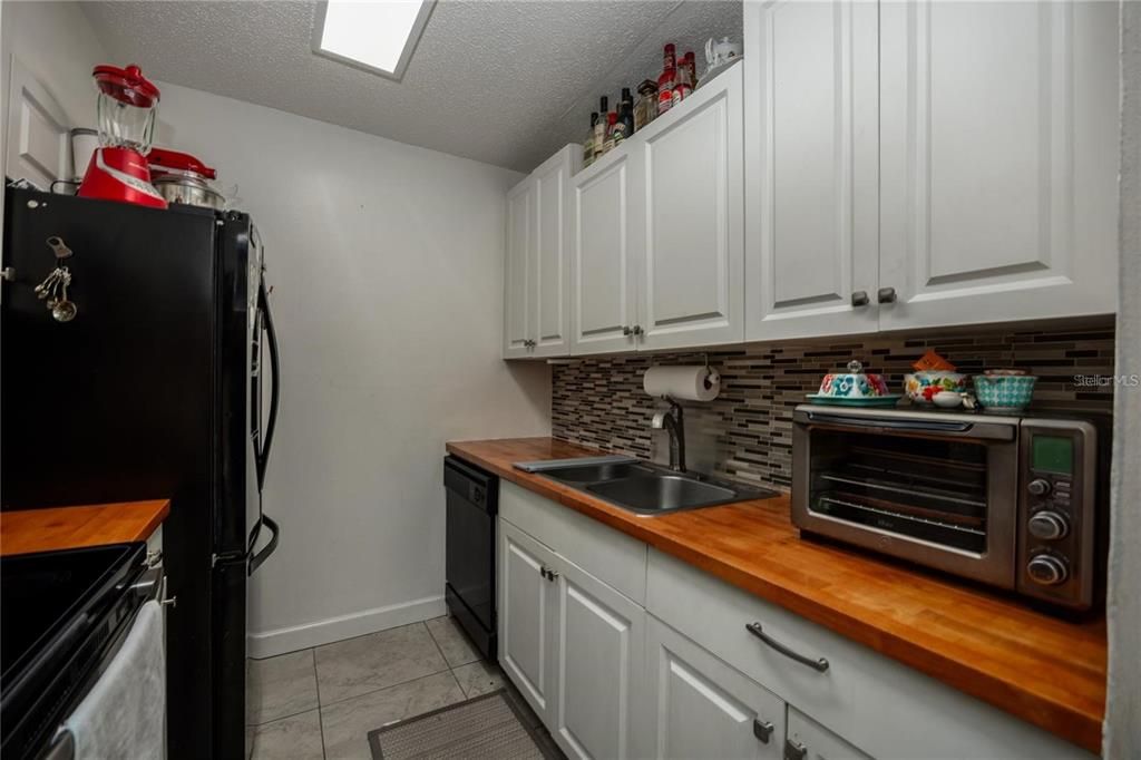 For Sale: $114,900 (2 beds, 2 baths, 1003 Square Feet)