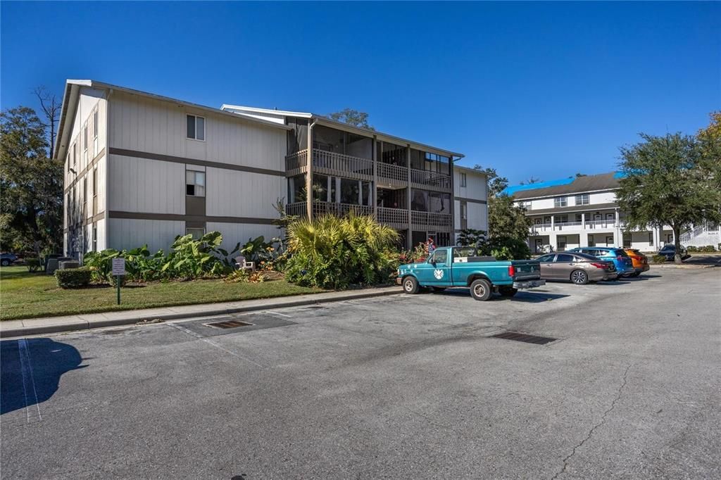 For Sale: $114,900 (2 beds, 2 baths, 1003 Square Feet)