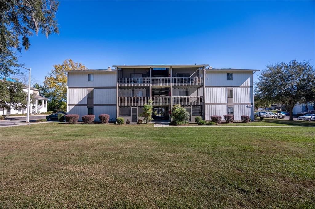 For Sale: $114,900 (2 beds, 2 baths, 1003 Square Feet)