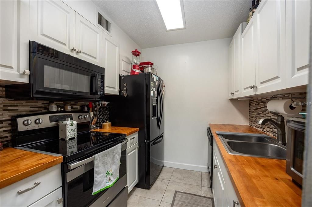 For Sale: $114,900 (2 beds, 2 baths, 1003 Square Feet)