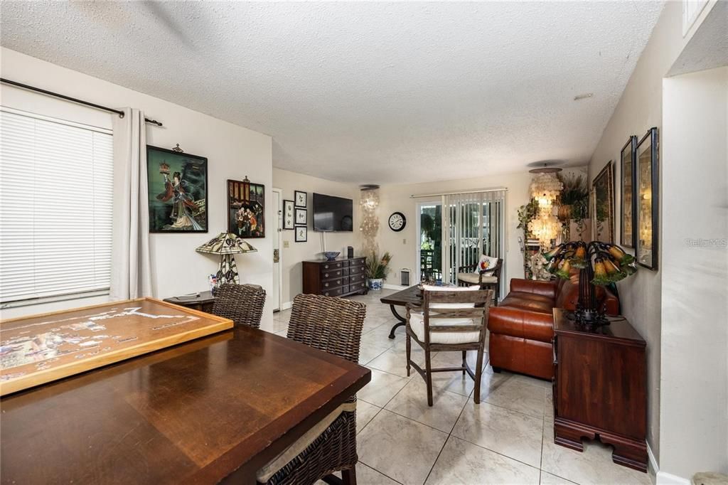 For Sale: $114,900 (2 beds, 2 baths, 1003 Square Feet)