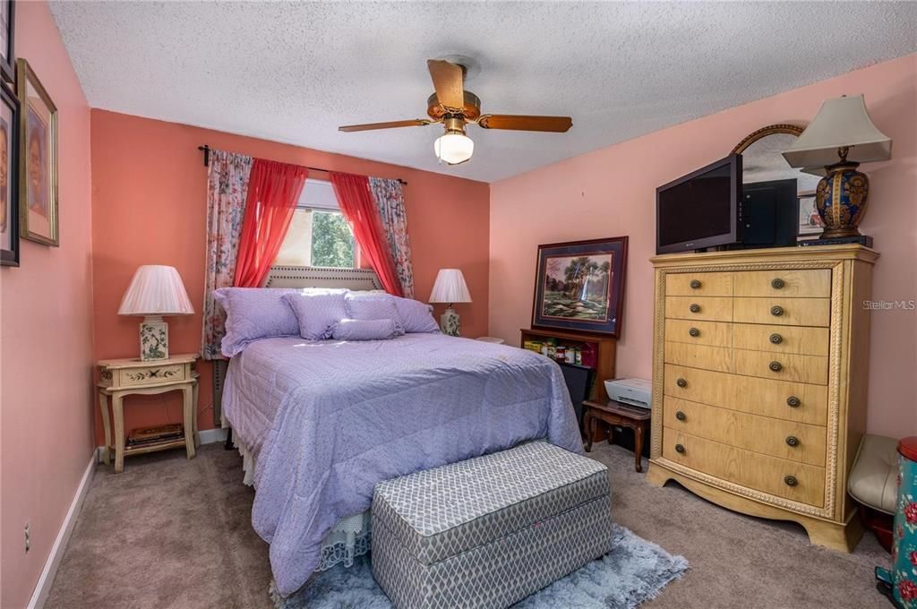 For Sale: $114,900 (2 beds, 2 baths, 1003 Square Feet)