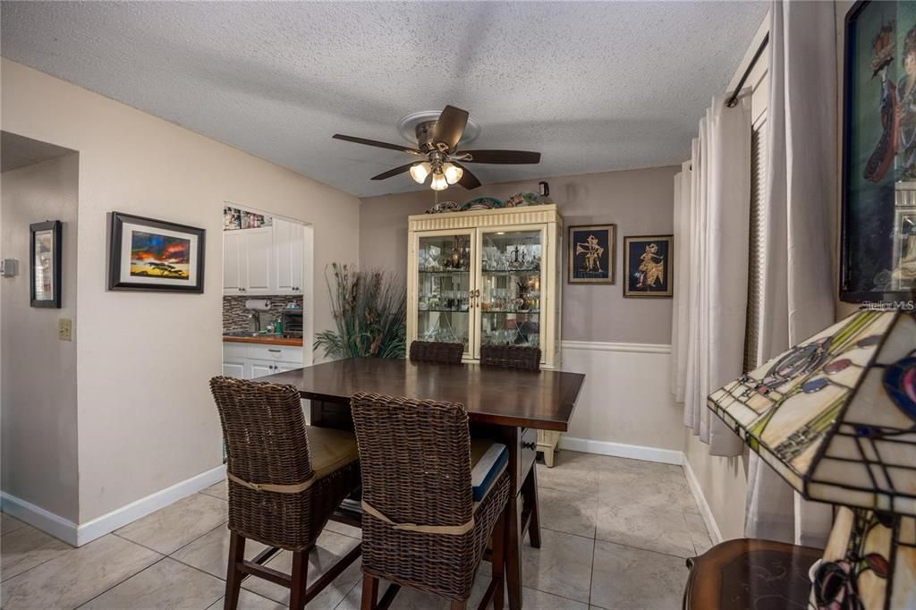 For Sale: $114,900 (2 beds, 2 baths, 1003 Square Feet)