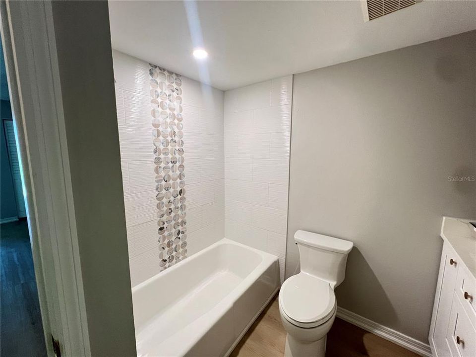 For Rent: $1,750 (1 beds, 1 baths, 790 Square Feet)