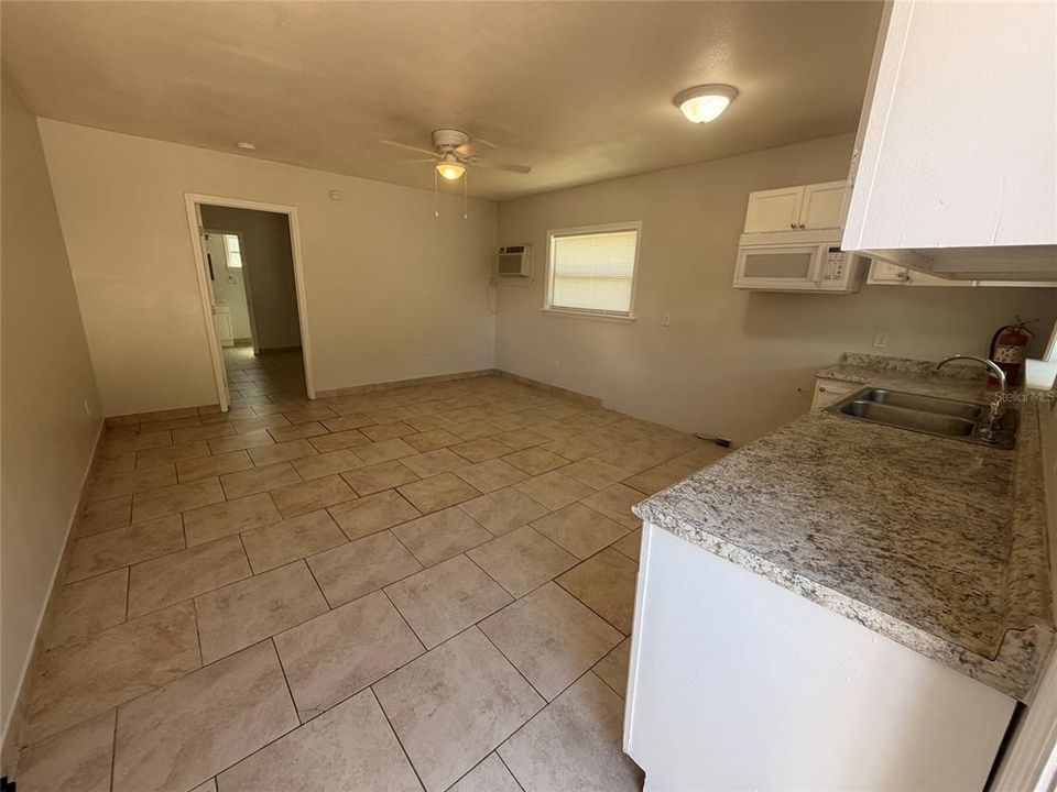 For Rent: $950 (1 beds, 1 baths, 540 Square Feet)