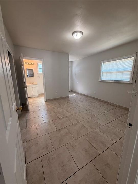For Rent: $950 (1 beds, 1 baths, 540 Square Feet)
