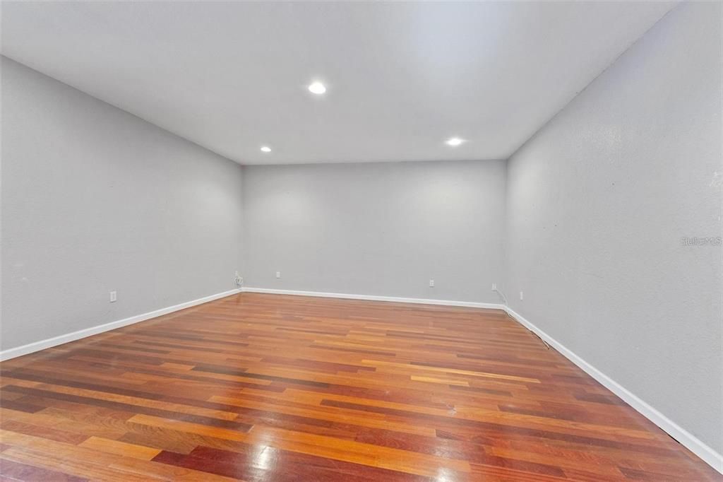 En Venta: $625,000 (4 camas, 2 baños, 2460 Pies cuadrados)