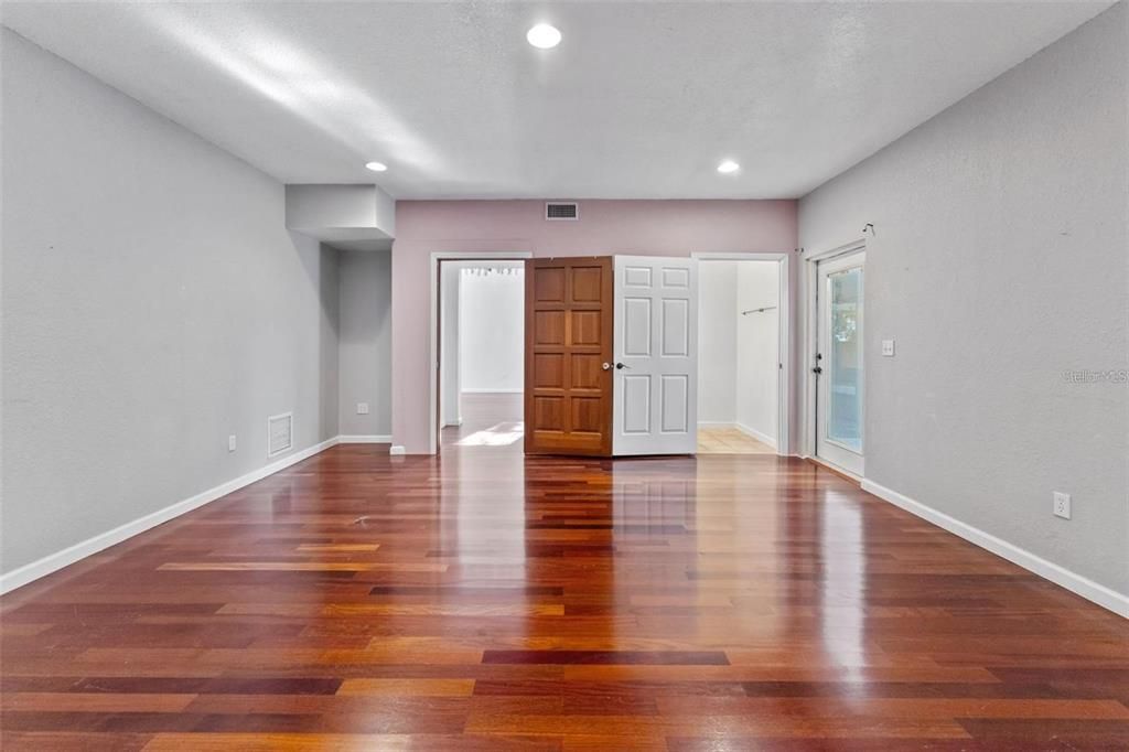 En Venta: $625,000 (4 camas, 2 baños, 2460 Pies cuadrados)