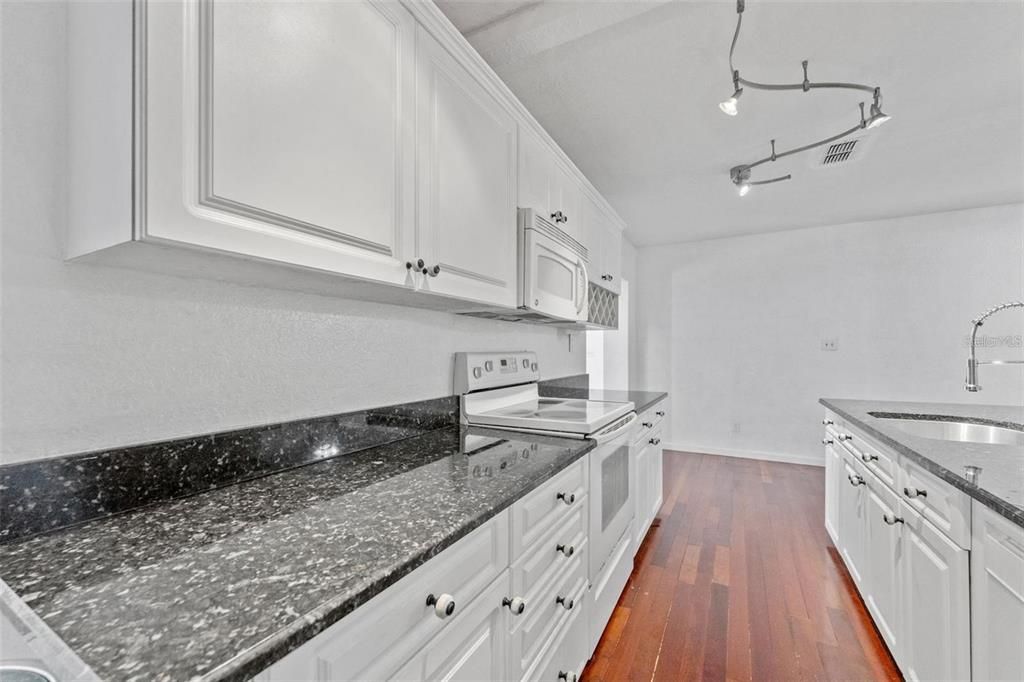 En Venta: $625,000 (4 camas, 2 baños, 2460 Pies cuadrados)