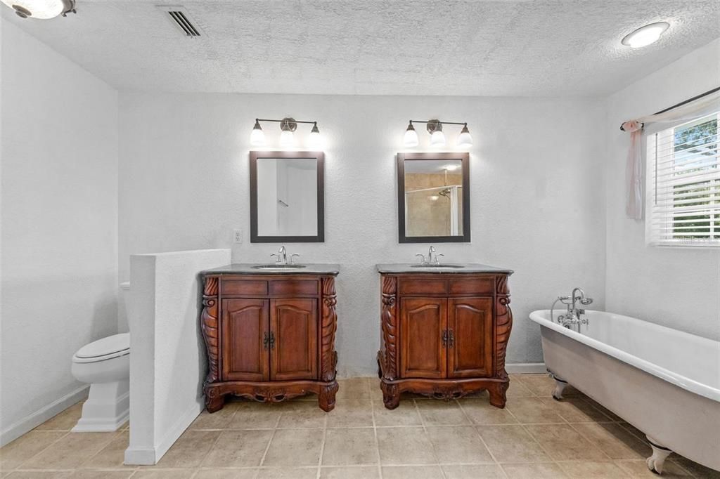 En Venta: $625,000 (4 camas, 2 baños, 2460 Pies cuadrados)