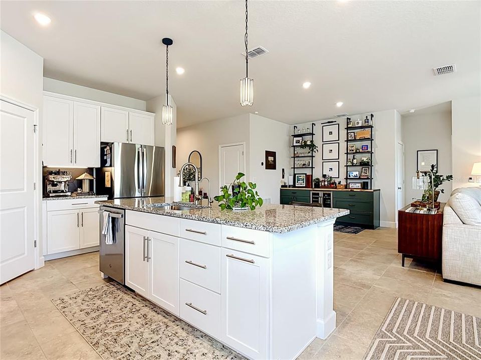 For Sale: $449,000 (3 beds, 3 baths, 2120 Square Feet)