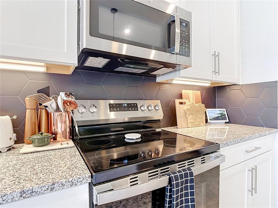 For Sale: $449,000 (3 beds, 3 baths, 2120 Square Feet)