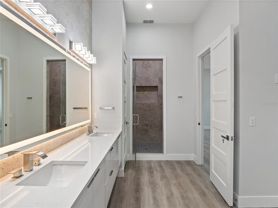For Sale: $1,995,000 (4 beds, 3 baths, 5266 Square Feet)