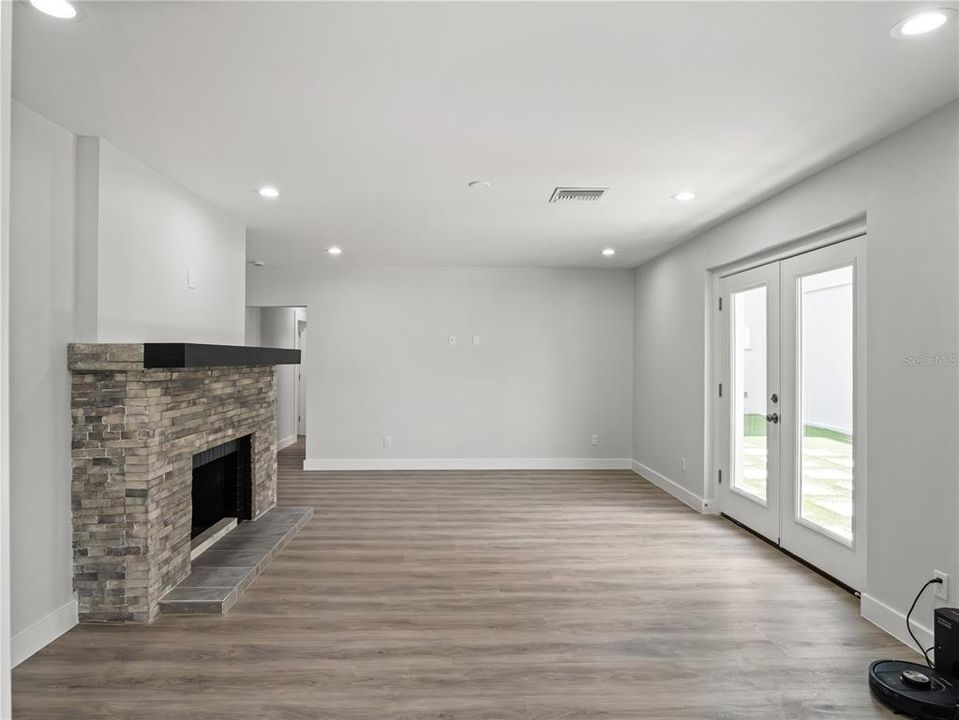 For Sale: $1,995,000 (4 beds, 3 baths, 5266 Square Feet)