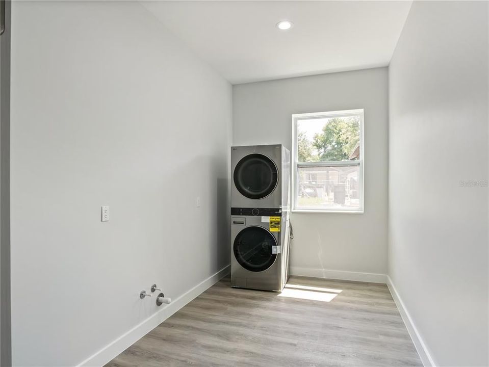 For Sale: $1,995,000 (4 beds, 3 baths, 5266 Square Feet)