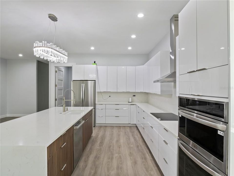 For Sale: $1,995,000 (4 beds, 3 baths, 5266 Square Feet)