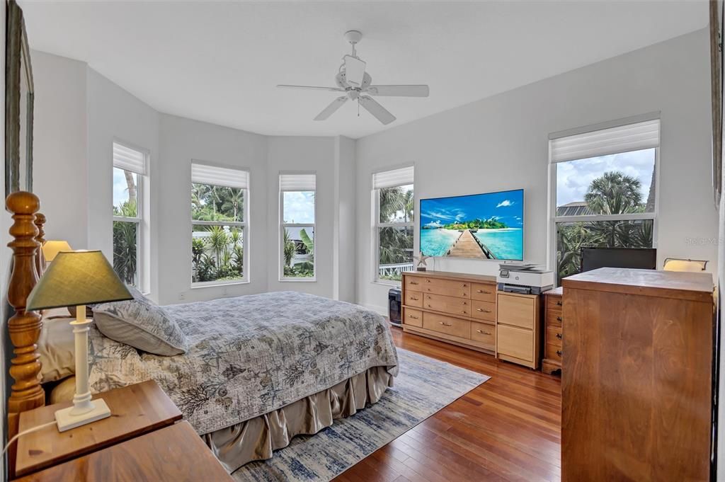 For Sale: $1,250,000 (4 beds, 2 baths, 2732 Square Feet)