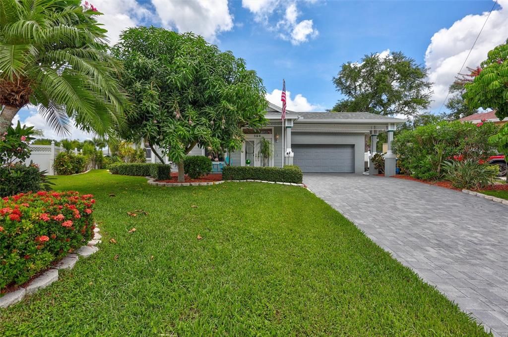 For Sale: $1,250,000 (4 beds, 2 baths, 2732 Square Feet)