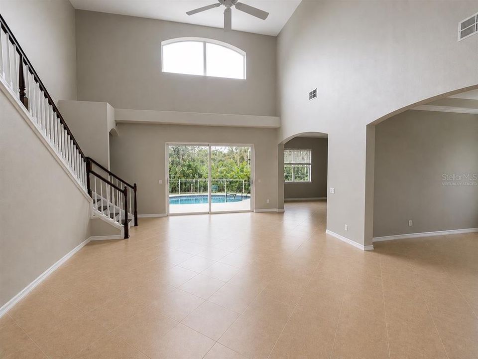 En Venta: $680,000 (4 camas, 3 baños, 3215 Pies cuadrados)