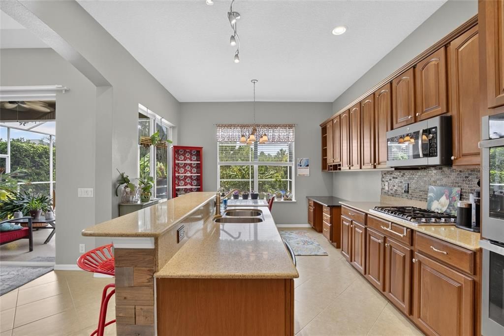 En Venta: $680,000 (4 camas, 3 baños, 3215 Pies cuadrados)