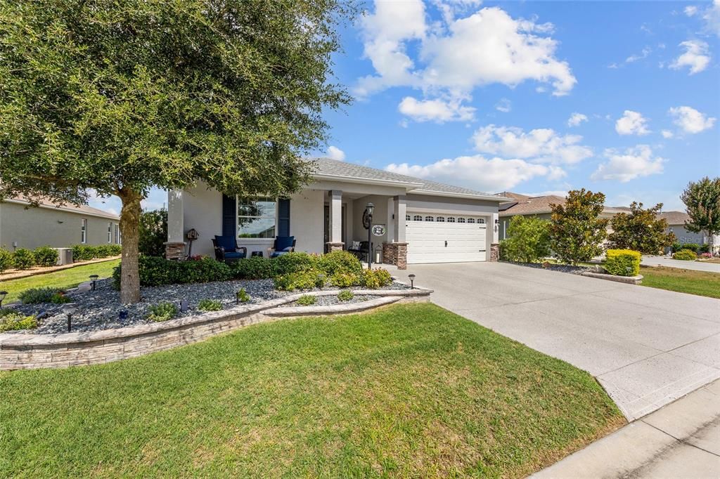 For Sale: $379,750 (2 beds, 2 baths, 1747 Square Feet)