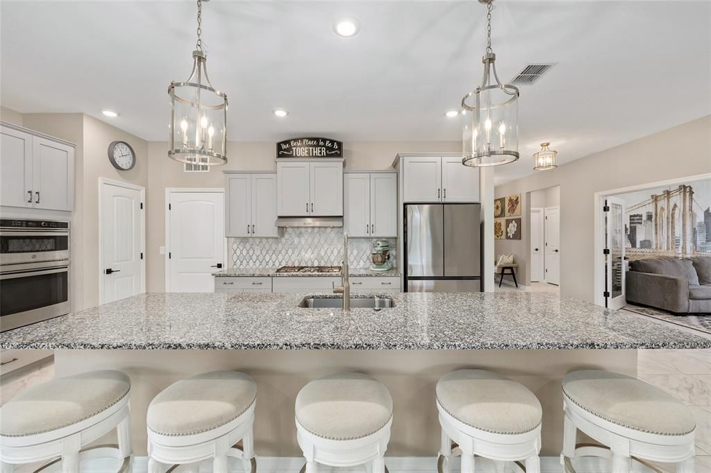 For Sale: $379,750 (2 beds, 2 baths, 1747 Square Feet)