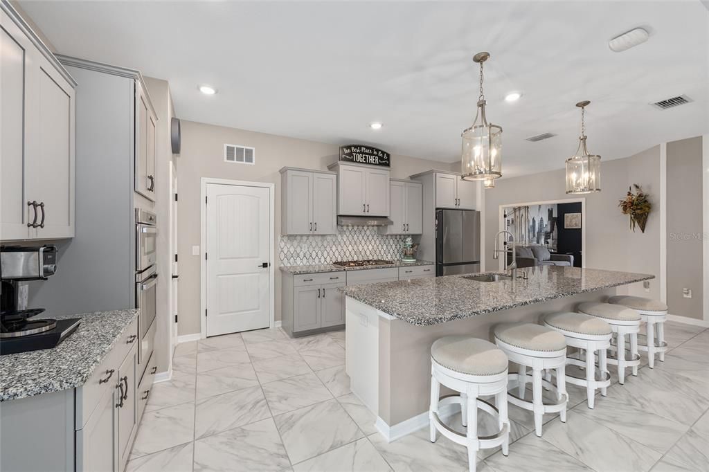 For Sale: $379,750 (2 beds, 2 baths, 1747 Square Feet)