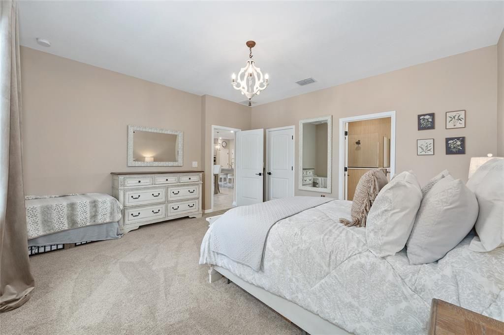 For Sale: $379,750 (2 beds, 2 baths, 1747 Square Feet)