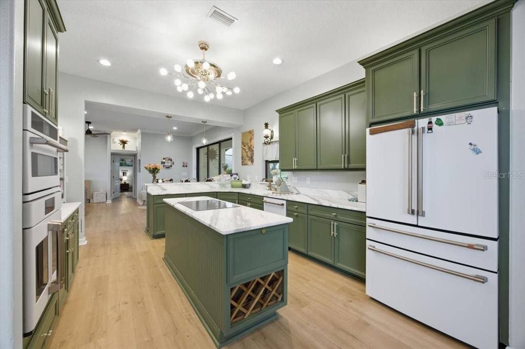 En Venta: $1,250,000 (6 camas, 3 baños, 3814 Pies cuadrados)