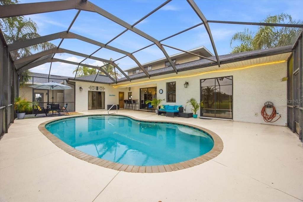 En Venta: $1,250,000 (6 camas, 3 baños, 3814 Pies cuadrados)