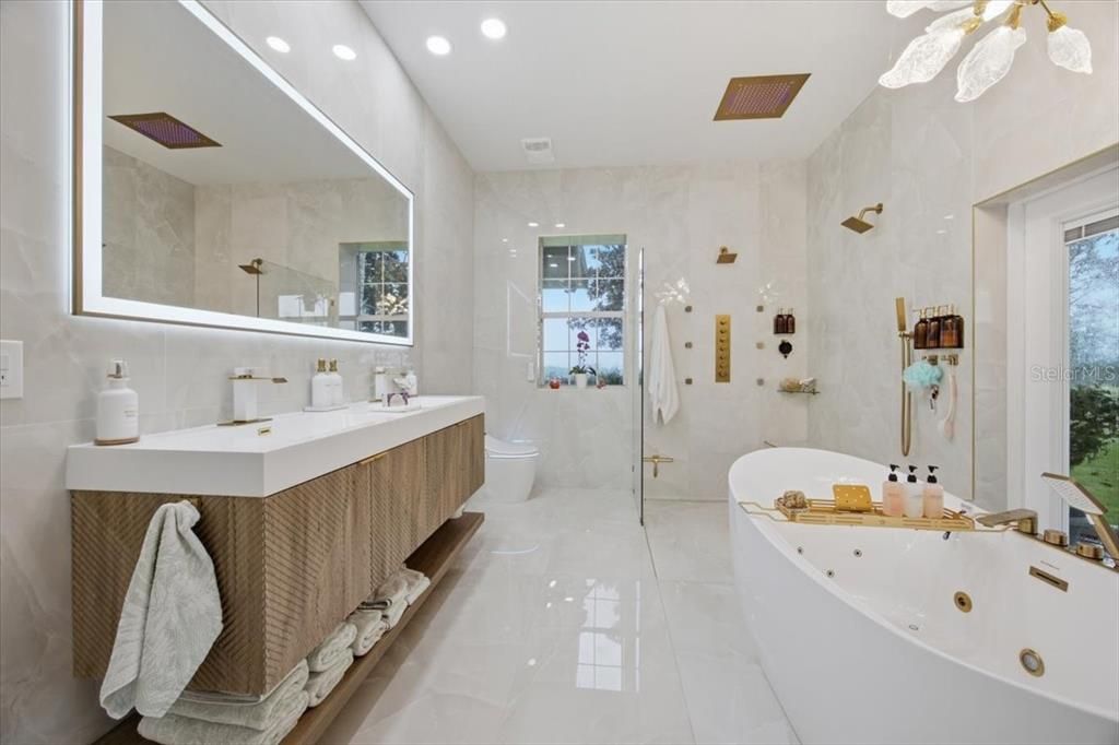 En Venta: $1,250,000 (6 camas, 3 baños, 3814 Pies cuadrados)
